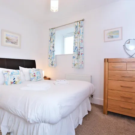 Apartment Eddystone Lemain Garden Apts *
